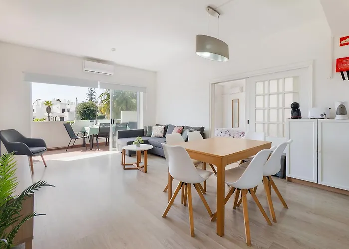 Kissed By The Sun, With Pool, Ac And Tennis Court By Algarve Dream Holidays